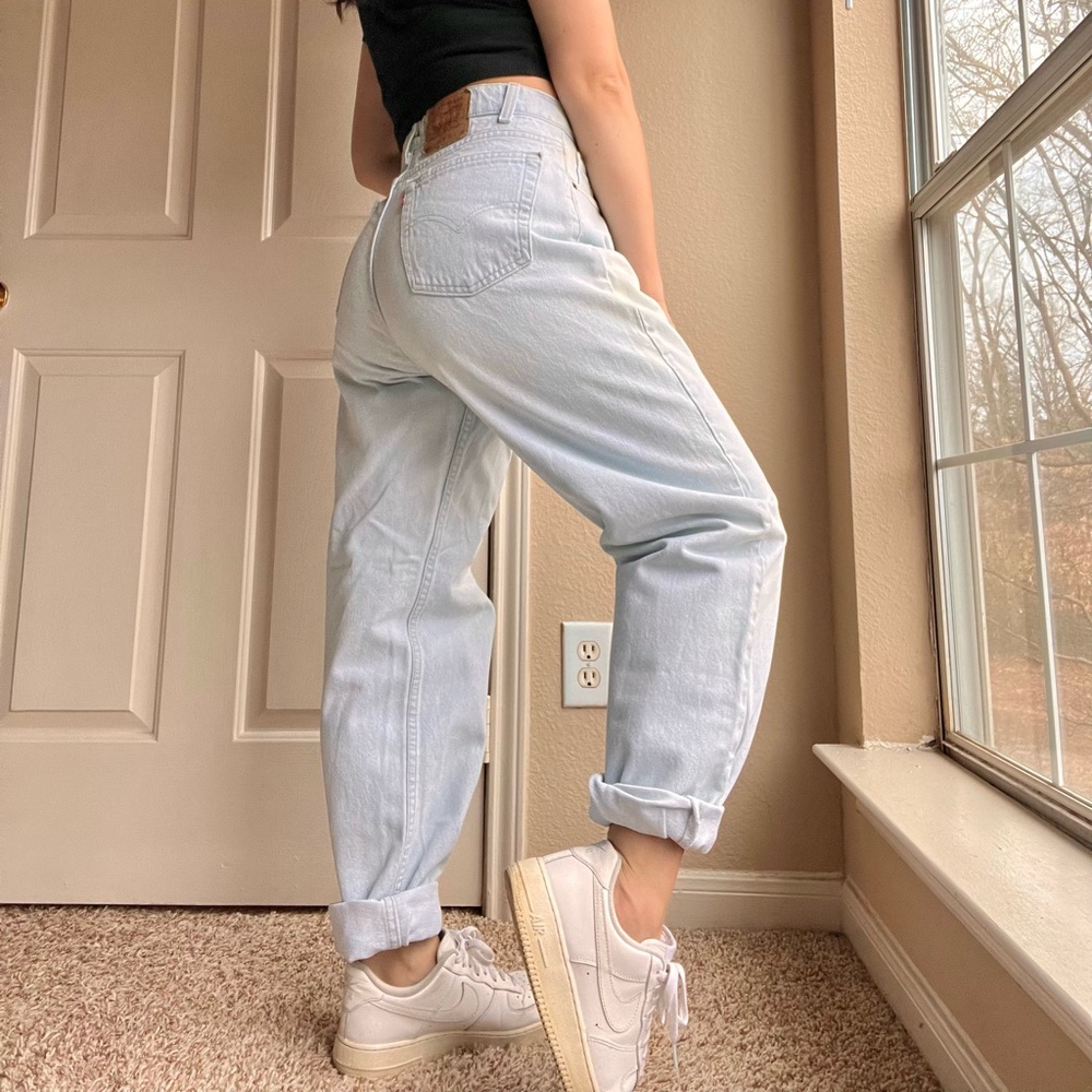 VINTAGE LEVI’S 550 JEANS LIGHT WASH HIGH WAISTED